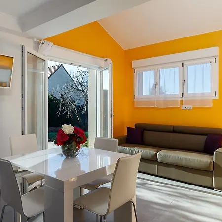 1 Bedroomed House Garden Near Disneyland Paris * Байи-Роменвилье