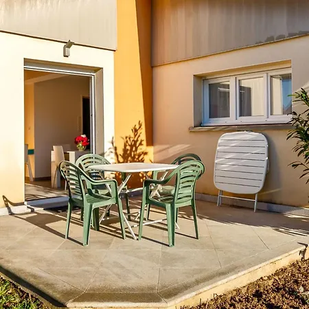 1 Bedroomed House Garden Near Disneyland Paris Апартаменты Байи-Роменвилье